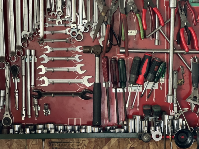 たくさん並んだ工具